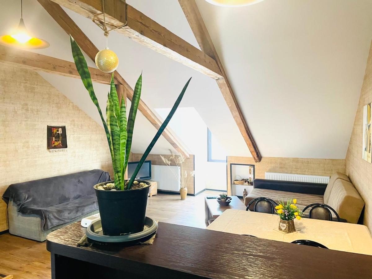 טביליסי Beautiful Apartment On Atoneli מראה חיצוני תמונה