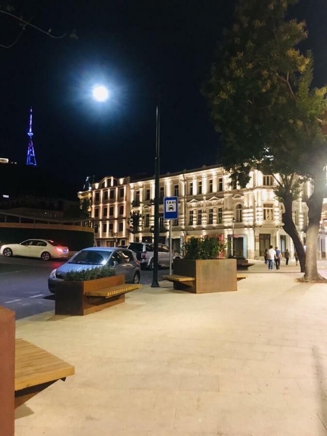 טביליסי Beautiful Apartment On Atoneli מראה חיצוני תמונה